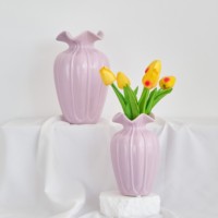 2023 moderne Style nordique rose violet céramique ornement Unique fleur forme Vase pour la décoration intérieure pour mariage salon décor