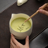 Ensemble de Matcha Peint à la Main – Kit Cérémonie du Thé Quatre Pièces en Céramique Rayée avec Bol à Thé à Bec Verseur, Support Chasen et 100 Accessoires pour Thé Matcha