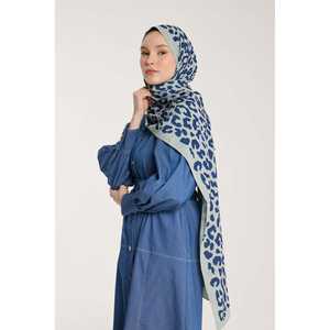 Écharpe et ensemble modeste à imprimé léopard Pure Tone, tons vert clair et bleu marine - Product Image 1