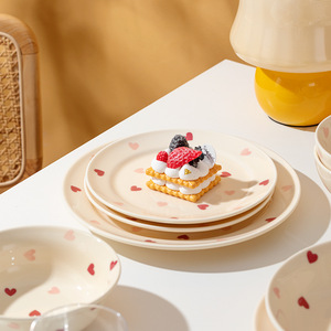Vente directe d'usine Heart Series Set <span class=keywords><strong>de</strong></span> vaisselle <span class=keywords><strong>en</strong></span> céramique crème Love Design Assiettes <span class=keywords><strong>en</strong></span> <span class=keywords><strong>porcelaine</strong></span> <span class=keywords><strong>Assiette</strong></span> à gâteau <span class=keywords><strong>en</strong></span> céramique - Product Image 3