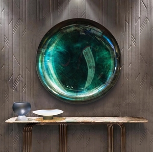 Scultura Artistica in Vetro Iridescente e Metallo - Opera d'Arte Verde Foresta Profondo con Superficie Riflettente per Spazi Commerciali - Product Image 2