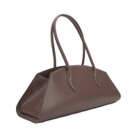 Sac fourre-tout en cuir élégant à silhouette incurvée avec des détails de couture raffinés