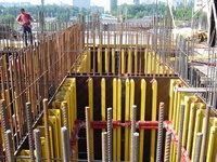Système de coffrage en bois CONSO IFORM-W H20 avec panneaux en contreplaqué pour la construction de murs et de colonnes en béton haute résistance
