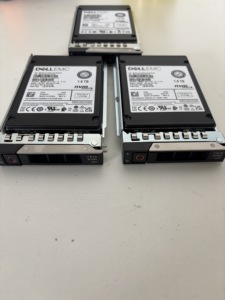 SSD d'entreprise Dell EMC 1,6 To PM1735a 2,5 " U.2 PCIe Gen4 NVMe pour serveurs de stockage et centres de données - Product Image 4