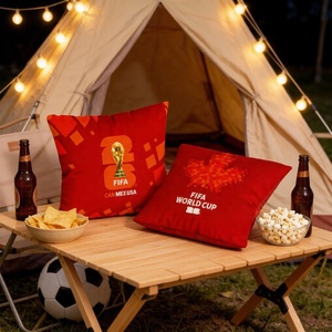 Coussin carré <span class=keywords><strong>de</strong></span> la <span class=keywords><strong>Coupe</strong></span> <span class=keywords><strong>du</strong></span> <span class=keywords><strong>Monde</strong></span> FIFA 2026 au Canada, motif feuille d'érable rouge, doux, pour la décoration <span class=keywords><strong>de</strong></span> la maison, <span class=keywords><strong>du</strong></span> salon, <span class=keywords><strong>du</strong></span> home cinéma et des bars sportifs - Product Image 6