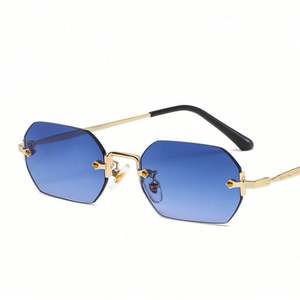 Gafas de Sol Cuadradas Pequeñas Vintage de Moda con Logotipo Personalizado para Mujer, Gafas de Sol Poligonales sin Montura para Mujer - Product Image 1