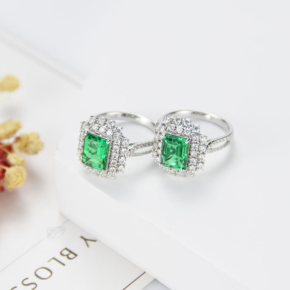 สีเขียว