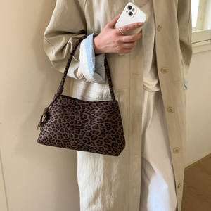 Nouveau Sac à Bandoulière Femme en Faux Daim Doux Imprimé Léopard Couleur Unie Style Vintage – Sac à Main Tendance pour le Travail - Product Image 1