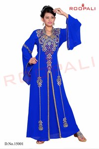 Compre un Kaftán de Chifón Azul Real Premium con Bordado Zari, un Vestido Elegante y Moderno para Fiestas, Vestido Modesto para Mujer - Product Image 3