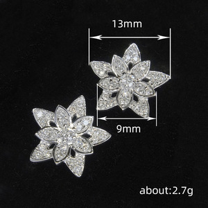 Orecchini a Perno con Intarsi Floreali per Donne, Stile Delicato da Giardino, Gioielli per Orecchie alla Moda per Uso Quotidiano - Product Image 4