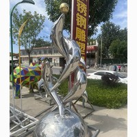 Grande sculpture de dauphin en acier inoxydable avec technique de moulage, taille sur mesure pour la décoration de place publique en extérieur