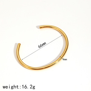 กำไลข้อมือแบบเปิดชุบทองสไตล์มินิมอลยุโรปอเมริกันสำหรับผู้หญิง เครื่องประดับไทเทเนียมสตีล 18K ลายบิดเกลียว - Product Image 5