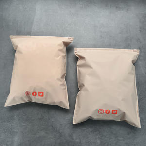 Sac à fermeture éclair en abricot avec logo personnalisé, sac de vêtements sur mesure, sac d'emballage pour vêtements, sac à fermeture éclair pour boutique - Product Image 4