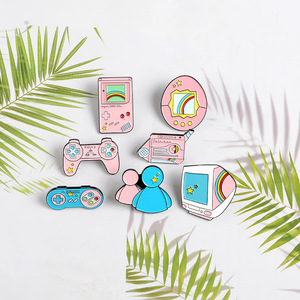 Console de jeu créative de dessin animé mignon rose, épingles en émail doux - Product Image 1