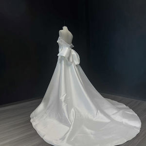 Vestido de Novia Sirena Moderno Brillante Color Marfil con Apliques Florales de Cristal y Cola Larga Tipo Capilla para NT14 - Product Image 3