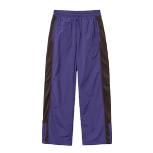 Pantalon de survêtement noir pour homme à taille élastique avec bande latérale rouge, cordon de serrage réglable, logo personnalisé sur la jambe droite, coupe décontractée ample - Product Image 4