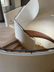 Escaleras en espiral de arco duradero para instalaciones deportivas Material de piedra natural Acero galvanizado Artículo en línea-Nuevo diseño minimalista compatible - Product Image 2