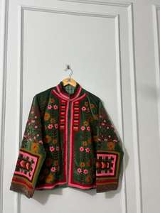 Veste bomber en coton respirant brodée et matelassée à la main pour femmes, style Sujani, motif floral ethnique bohème, vêtements d'hiver, qualité export - Product Image 3