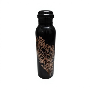 Botella de Agua de Cobre de Lujo Ecológica Hecha a Medida OEM con Tapa Hermética Acabado Negro para Uso en el Hogar, al Aire Libre y en la Oficina - Product Image 1