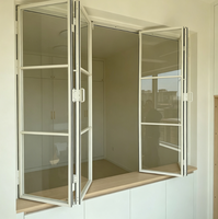 Ventana Plegable Blanca de Aluminio de Cuatro Paneles, Bifold de Tres Secciones, Aluminio Muntin, Apilable Hacia Afuera, Vista Urbana