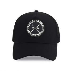 Gorra de béisbol de 5 paneles sin estructura personalizada al por mayor con orificios cortados a láser, tela común, para las cuatro estaciones, con logo de goma PVC - Product Image 2