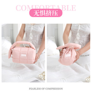 Trousse de maquillage matelassée Beenlove rose grande capacité pour les soins de la peau et les rouges à lèvres - Product Image 5