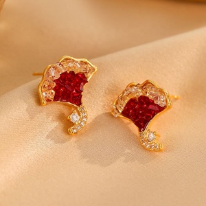 Boucles d'oreilles en cristal en forme de feuille de ginkgo, nouvelle collection automne-hiver, luxe léger, polyvalentes, rouge et blanc, accessoires de mode haut de gamme, cadeau tendance - Product Image 6