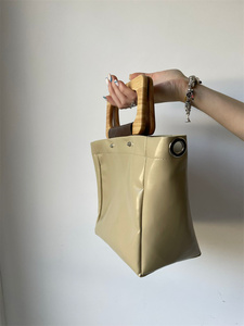 Borsa firmata fatta a mano In italia In PVC e cotone materiali In legno Beige manici Mini borsa da donna - Product Image 6