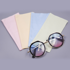 Precio de Fábrica al por Mayor B2B Paño de Microfibra para <span class=keywords><strong>Limpiar</strong></span> Gafas de 15x15cm <span class=keywords><strong>con</strong></span> Logotipo Personalizado Paño para Lentes Multicolor para Gafas Pedido al por Mayor - Product Image 3