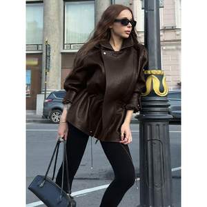 Chaqueta Bomber de Piel Sintética Personalizada para Mujer, Estilo Otoñal con Solapa y Manga Larga, con Cordón Ajustable, 2026 - Product Image 4