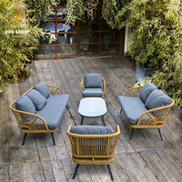 Outdoor-Rattan-Sitzgruppe für Terrasse und Garten mit Wasserdichten Kissen, Sesseln und Kaffeetisch