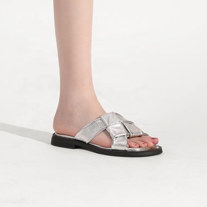 <span class=keywords><strong>Sandali</strong></span> piatti <span class=keywords><strong>da</strong></span> donna in pelle PU <span class=keywords><strong>comodi</strong></span>, con cinturino intrecciato <span class=keywords><strong>argento</strong></span> metallizzato, slip-on, antiscivolo, per primavera/estate - Product Image 1