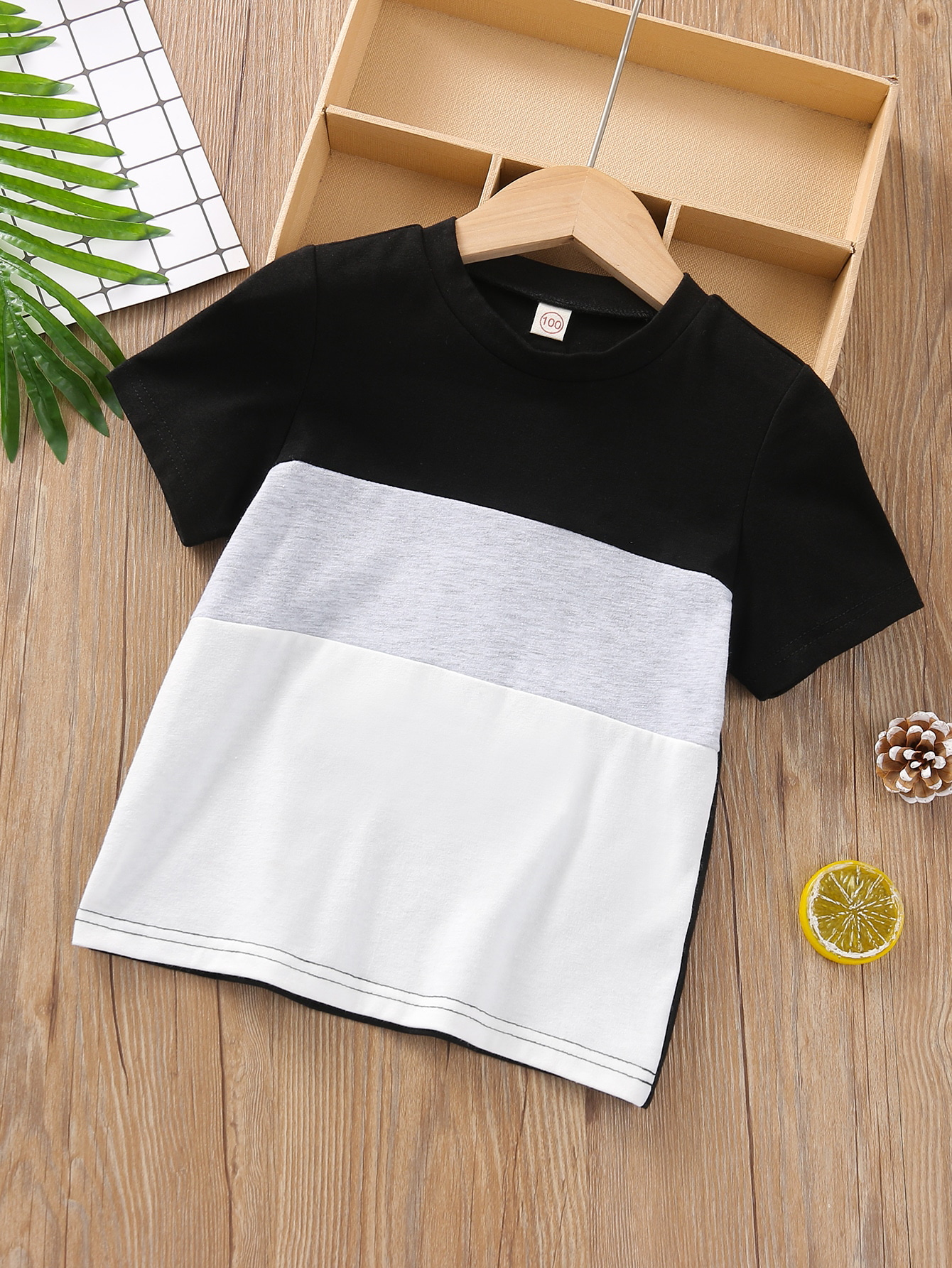 Noir, gris, blanc