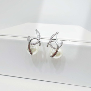 Pendientes de plata 925 con baño de oro de 18k, forma de corazón, con perla, para fiesta, novia, geométricos, estilo retro coreano, para mujer. - Product Image 2