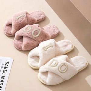 Chaussons d'intérieur pour femmes en fausse fourrure douce et moelleuse, chauds, épais, confortables, avec broderie de perles, pour mariage et maison - Product Image 5