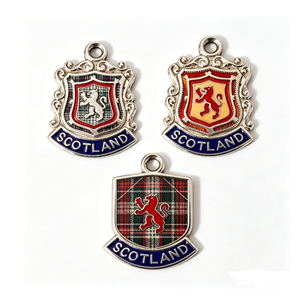 Pendentif Écossais avec Lion et Motif Tartan, Plaqué Argent, Alliage de Zinc, Badge Souvenir - Product Image 1
