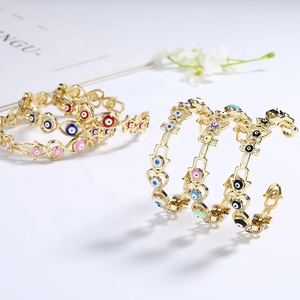 Bracelet manchette ouvert coloré pour femme, doré, creux, en forme de cœur, émaillé, style bohème, amulette de protection, tendance - Product Image 2