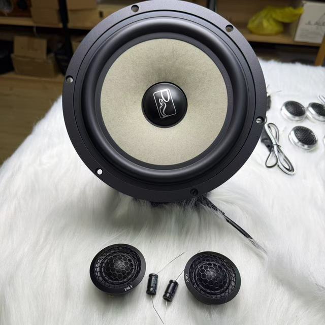 Wholesale Sale of Car Speaker Paper Cone with Good Sound Quality, 6.5-inch Mid-bass 2-way Car Speaker