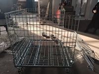 Panier en treillis métallique galvanisé empilable et pliable, résistant à la corrosion, avec base à pieds standard et fermeture à loquet pour le stockage en entrepôt