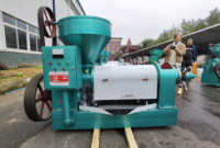 Machine d'extraction d'huile à vis Guangxin YZYX130 capable de traiter 8 à 10 tonnes de colza, d'arachides et de soja par jour