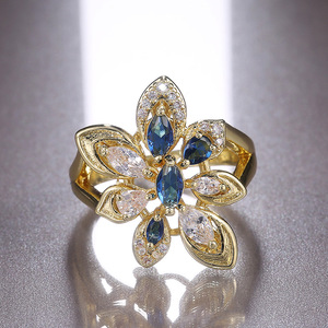 Anello alla Moda con Fiore e Pietra Colorata, Design Minimalista ed Elegante, Gioiello da Donna per Uso Quotidiano, Anello Statement - Product Image 6