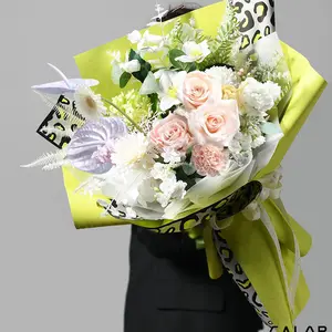 Fabrika toptan sıcak satış su geçirmez renkli zürafa desen çiçekler güller çiçekçi ambalaj kağıdı hediye wrap