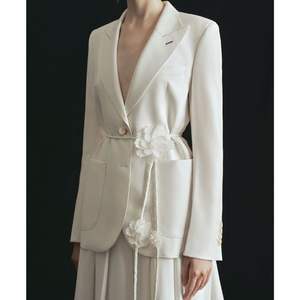 Chaqueta de jazmín de verano de alta calidad hecha en Vietnam para mujer estilo de traje de negocios elegante con método de tejido no tejido - Product Image 1