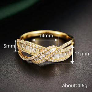 T0143 Anello da donna in oro giallo con diamanti taglio baguette colore G naturale, fede nuziale per lei - Product Image 4