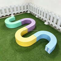 Structure de jeu tout-en-un en mousse souple : tunnel, poutre d'équilibre et parcours d'obstacles pour la maison, la garderie et la location événementielle