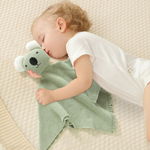 MImixiong nuovo Design coperta per bambini lavorata a maglia Cute <span class=keywords><strong>Koala</strong></span> <span class=keywords><strong>Baby</strong></span> Sleeping Toy asciugamano lenitivo Super Soft <span class=keywords><strong>Baby</strong></span> Comforter Toy - Product Image 1