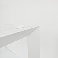 Cadre de bureau industriel moderne en fer à tubes triangulaires, pieds en métal thermolaqué, installation facile pour chambre, salle à manger, extérieur