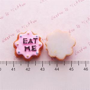 Cabujones de resina de 20mm con forma de galleta dulce EAT ME, estilo kitsch, para joyería, decoración y dijes, simulación de comida - Product Image 3