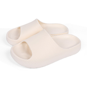 Nouvelles pantoufles alvéolées pour femmes 2026, à semelles épaissies, pour l'extérieur et la salle de bain, avec design inspiré des toilettes domestiques - Product Image 2