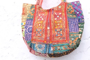Hermosas Bolsas Banjara, una Fusión de Tradición y Estilo Boho Moderno, Bordado Tribal Auténtico y Trabajo con Espejos para Mujer - Product Image 2